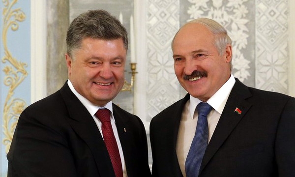 Порошенко с Лукашенко нашли новый способ заработать на войне: минобороны будет закупать Богдан-МАЗ