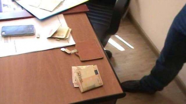 На Закарпатье задержан таможенник, который «зарабатывал» на контрабанде сигарет (ФОТО)