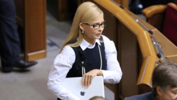 Тимошенко отозвала свою подпись за импичмент Порошенко