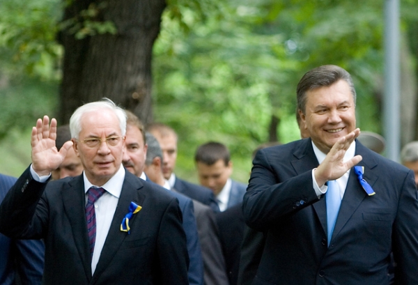 «Янукович и Азаров в России»: расследование Transparency international