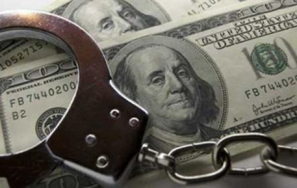 Прокуроры и полицейские изловили чиновника, укравшего у страны почти 40 млн грн