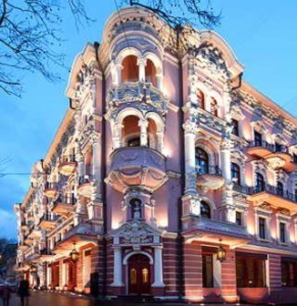 Проминвестбанк судится за гостиницу в центре Одессы из-за долгов