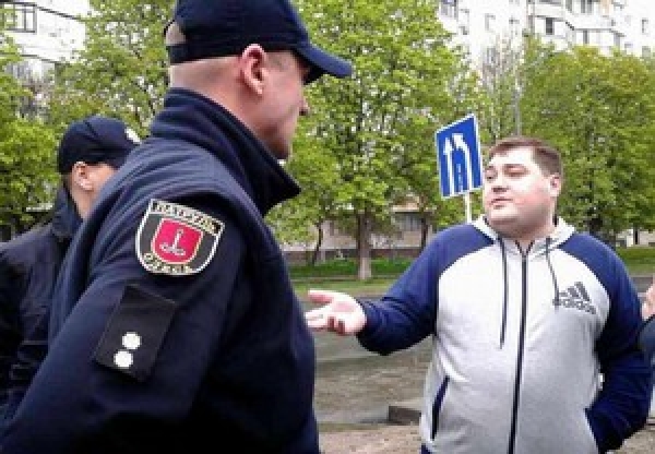 Активисты: найдена связь сети заправок “Навитас” с супермаркетами ДНР