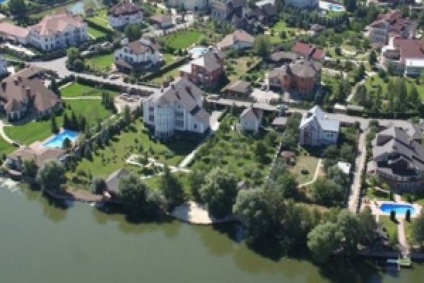 На элитные поселки Конча-Заспа и Пуща-Водица из бюджета дали денег больше, чем при Януковиче