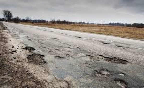 Стоимость ремонта дорог в Украине и какие трассы улучшатся (инфографика)