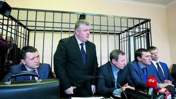 Задержанные по подозрению в получению крупных взяток &quot;спасатель&quot; Бочковский и глава центра занятости Кашуба восстановились на работе через суд