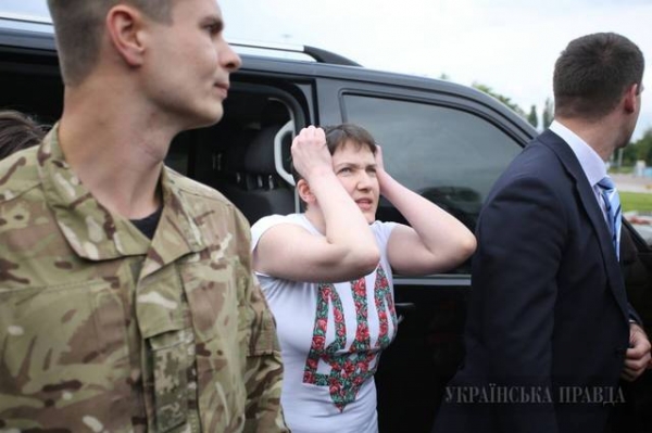 Epic Fail для БЮТ: Савченко отказалась принять цветы от Тимошенко