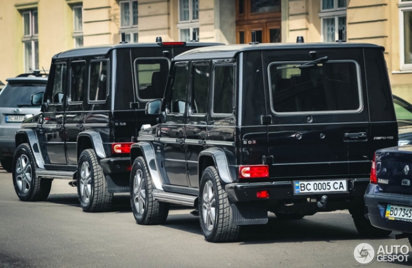 Весьма нескромно: По Львову разъезжает бронированный Mercedes &quot;кубик&quot; с противовзрывными устройствами (ФОТО)