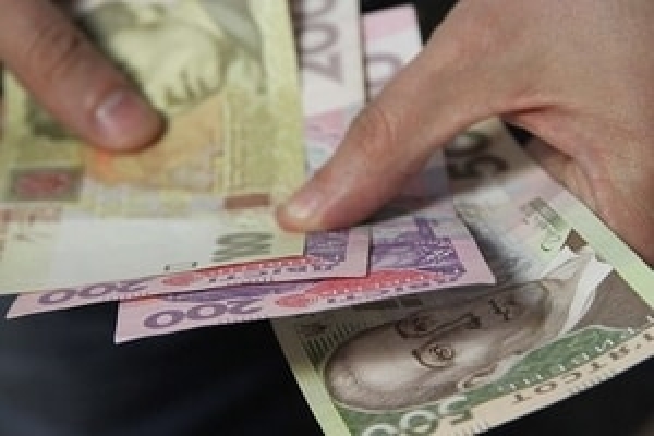 Средняя зарплата в Украине выросла на 22,4%