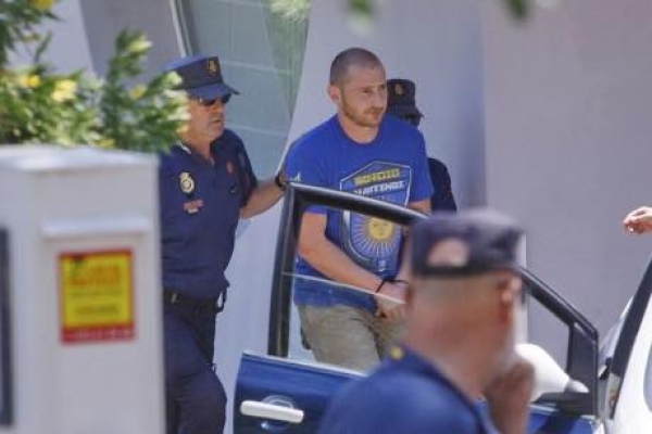 В СМИ появилось фото сына Черновецкого в наручниках